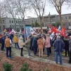 Plusieurs centaines de retraités se sont rassemblés ce mardi matin devant la sous-préfecture de Lorient. 
