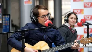 EXCLU LIVE 🎸 : Damien Iris joue son "Hymne à la vie" pour la première fois en live · RCF Lyon